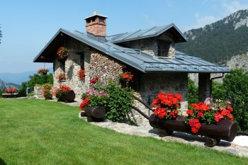 Wynajmowanie pokojów urlopowiczom – o czym warto pamiętać